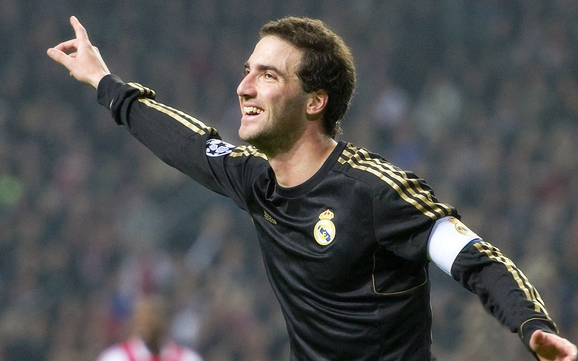 河床主帅强调团队协作，河床队的主场叫什么