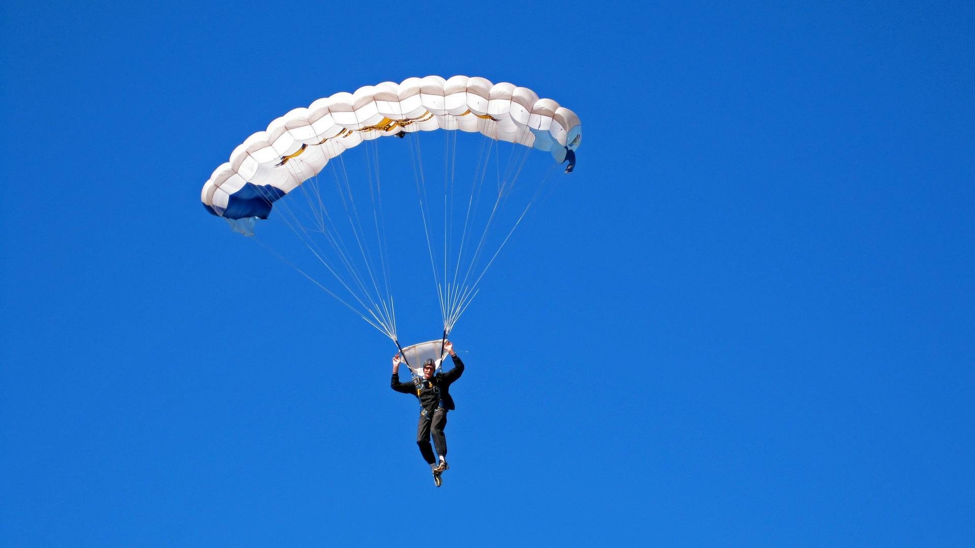 赛季后半段逐渐白热化，争夺冠军激烈展开，赛季结束后段位